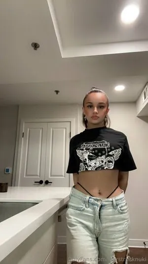 Starstrucknuki OnlyFans Leaked Free Thumbnail Picture - #PiA1ky0D7o