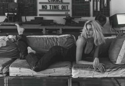 Stella Maxwell OnlyFans Leaked Free Thumbnail Picture - #S1lCYvE7a9