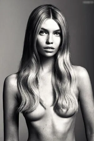 Stella Maxwell OnlyFans Leaked Free Thumbnail Picture - #S7GhAQ2ney