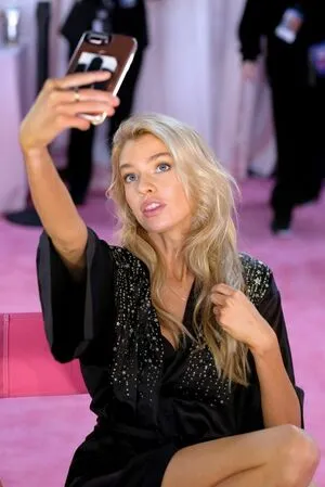 Stella Maxwell OnlyFans Leaked Free Thumbnail Picture - #wxMaCIcSCJ