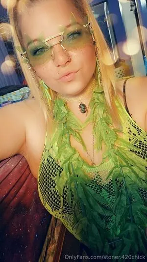 Stoner 420chick OnlyFans Leaked Free Thumbnail Picture - #M6fbaEBCep