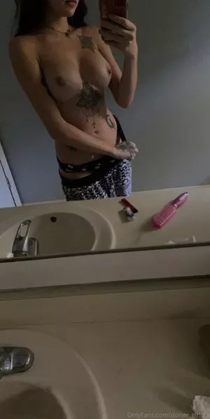 Stoner_girl305 OnlyFans Leaked Free Thumbnail Picture - #Rw70j92GjM