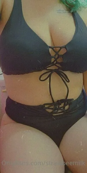 Strawbeemilk OnlyFans Leaked Free Thumbnail Picture - #FcWiD4bNho