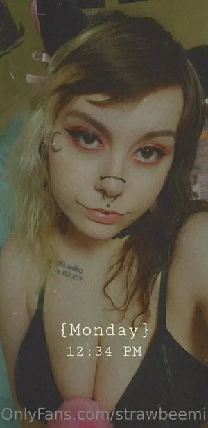 Strawbeemilk OnlyFans Leaked Free Thumbnail Picture - #UbFmHIDNVR