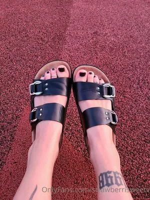 Strawberrisweetv OnlyFans Leaked Free Thumbnail Picture - #LG4oFgUc01