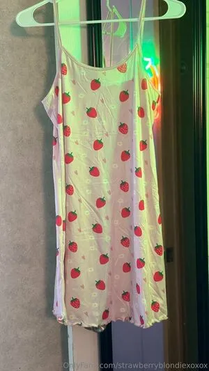 Strawberryblondiexoxox OnlyFans Leaked Free Thumbnail Picture - #o187L6BETN