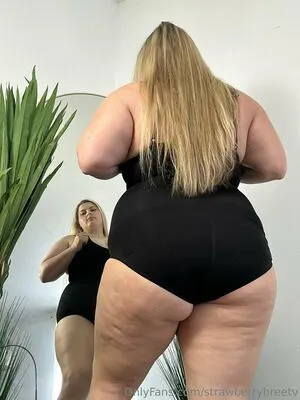 Strawberrybreetv OnlyFans Leaked Free Thumbnail Picture - #5LFjG9cFFk