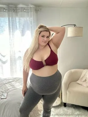 Strawberrybreetv OnlyFans Leaked Free Thumbnail Picture - #EqldjbSzL0