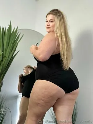 Strawberrybreetv OnlyFans Leaked Free Thumbnail Picture - #UCTyHWbMX7