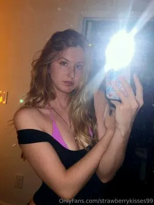 Strawberrykisses99 OnlyFans Leaked Free Thumbnail Picture - #SRvsj20KC3