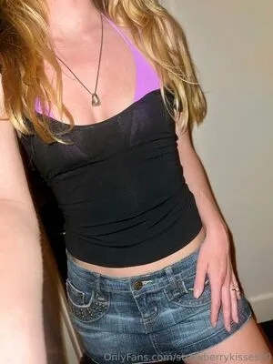 Strawberrykisses99 OnlyFans Leaked Free Thumbnail Picture - #dtyt1ytXC4