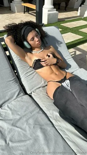 strawberryshorttcake OnlyFans Leaked Free Thumbnail Picture - #loox2qqO23