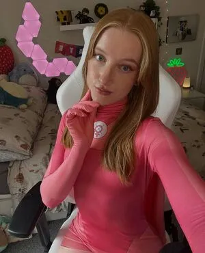 Strawbz OnlyFans Leaked Free Thumbnail Picture - #fnLochn5Cr