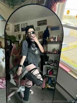 Succubusray OnlyFans Leaked Free Thumbnail Picture - #iitVNkz3FI