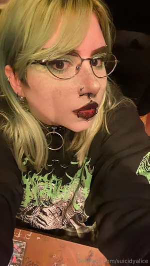 Suicidyalice OnlyFans Leaked Free Thumbnail Picture - #spZ252x84m