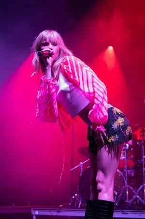 Suki Waterhouse OnlyFans Leaked Free Thumbnail Picture - #687hEv8HEU