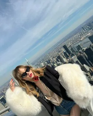 Suki Waterhouse OnlyFans Leaked Free Thumbnail Picture - #6bpuhjuloO