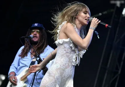 Suki Waterhouse OnlyFans Leaked Free Thumbnail Picture - #7ytfK8216E