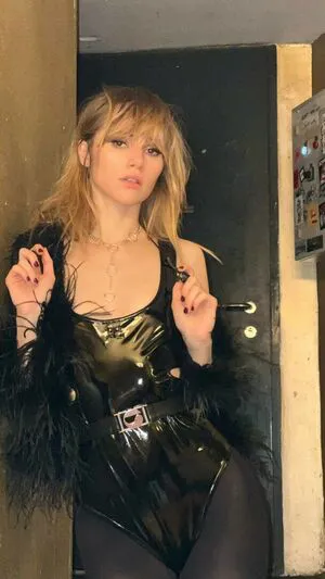 Suki Waterhouse OnlyFans Leaked Free Thumbnail Picture - #JUD1EmaF3d