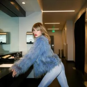 Suki Waterhouse OnlyFans Leaked Free Thumbnail Picture - #LNi6h5Tpi4