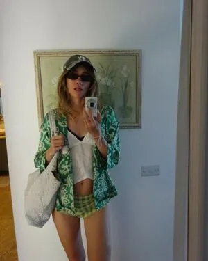 Suki Waterhouse OnlyFans Leaked Free Thumbnail Picture - #N1cTE4fOHf