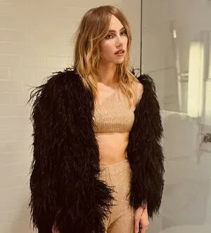 Suki Waterhouse OnlyFans Leaked Free Thumbnail Picture - #OnqiqteRb1