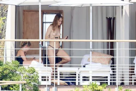 Suki Waterhouse OnlyFans Leaked Free Thumbnail Picture - #jAUprv2Ng2