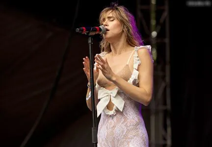 Suki Waterhouse OnlyFans Leaked Free Thumbnail Picture - #vOmscZ8tVT