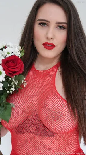 Suzie Grime OnlyFans Leaked Free Thumbnail Picture - #RvelboGFFA