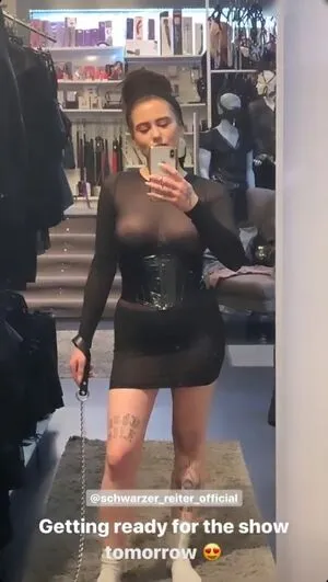 Suzie Grime OnlyFans Leaked Free Thumbnail Picture - #VOMaMAOVKs