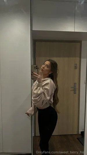 Sweet Berry Free OnlyFans Leaked Free Thumbnail Picture - #WpPB9yIleN