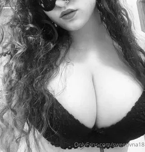 Sweet Lvna OnlyFans Leaked Free Thumbnail Picture - #PYotiaLTh2