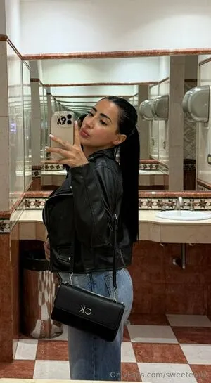 Sweetemiii OnlyFans Leaked Free Thumbnail Picture - #3rxGN1xtp9