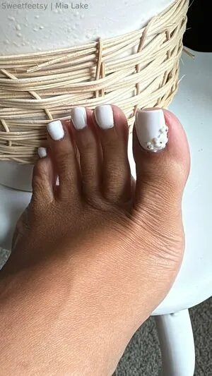 Sweetfeetsyfree OnlyFans Leaked Free Thumbnail Picture - #AVPWhCp0U6