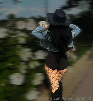 Sweetiegraphitti OnlyFans Leaked Free Thumbnail Picture - #9kiwzlotzj