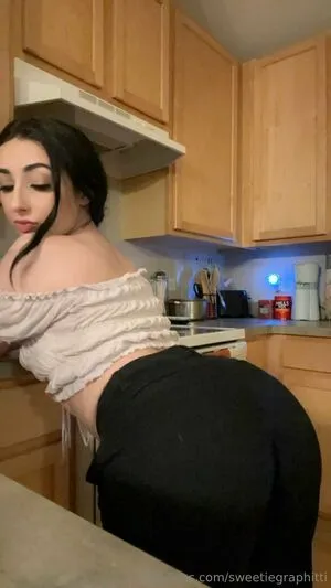 Sweetiegraphitti OnlyFans Leaked Free Thumbnail Picture - #kP7E5U0yg4