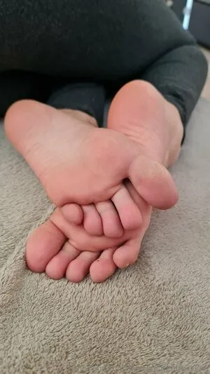 Sweetsoftfeet Tickling OnlyFans Leaked Free Thumbnail Picture - #4XpuZE8CNV