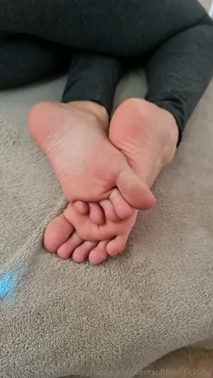 Sweetsoftfeet Tickling OnlyFans Leaked Free Thumbnail Picture - #LI826zrf2Y