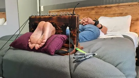 Sweetsoftfeet Tickling OnlyFans Leaked Free Thumbnail Picture - #eCi1NqL4I7