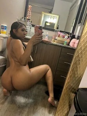 Swizzllee OnlyFans Leaked Free Thumbnail Picture - #PeANSWWbKL