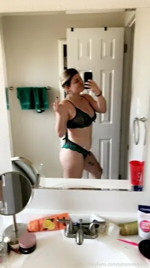 Sxtstonerb1tch OnlyFans Leaked Free Thumbnail Picture - #Bl3Mw7hqYE