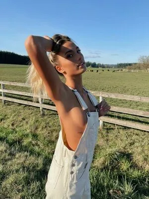 Sydney Marshall OnlyFans Leaked Free Thumbnail Picture - #fw1r2AkJw4