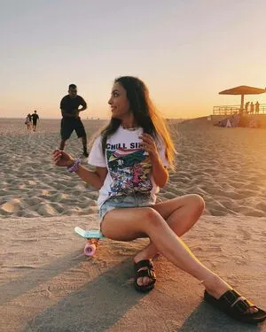 Sydney Serena OnlyFans Leaked Free Thumbnail Picture - #iDIhoa37am