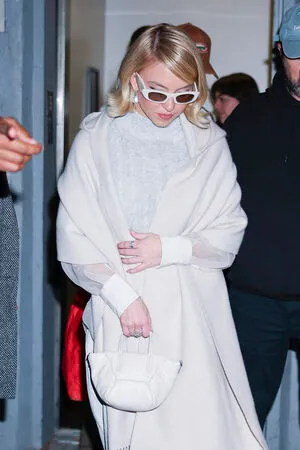 Sydney Sweeney OnlyFans Leaked Free Thumbnail Picture - #5G7HQ2bnAN