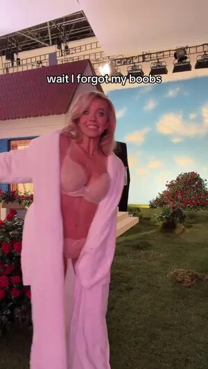 Sydney Sweeney OnlyFans Leaked Free Thumbnail Picture - #ShqTAA1cnM