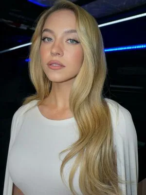 Sydney Sweeney OnlyFans Leaked Free Thumbnail Picture - #W2FAQ1IKa4