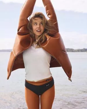 Sydney Sweeney OnlyFans Leaked Free Thumbnail Picture - #0kgN2jRyxn