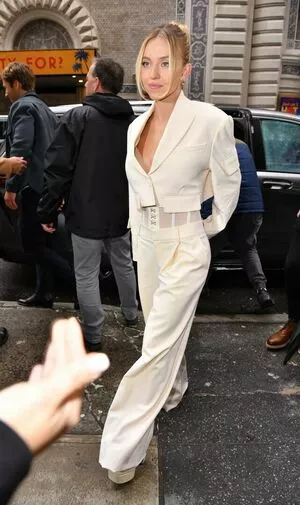Sydney Sweeney OnlyFans Leaked Free Thumbnail Picture - #3ITIgawc63