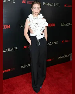 Sydney Sweeney OnlyFans Leaked Free Thumbnail Picture - #AdPjw7a0Og