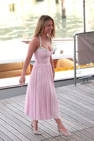 Sydney Sweeney OnlyFans Leaked Free Thumbnail Picture - #AvUJ3kFGgu